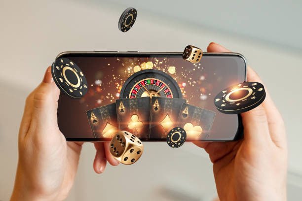 688net ကာစီနို Mobile APP Live Casino Myanmar ကစားသမားများ Smartphone ဖြင့် ကစားနေသောပုံ